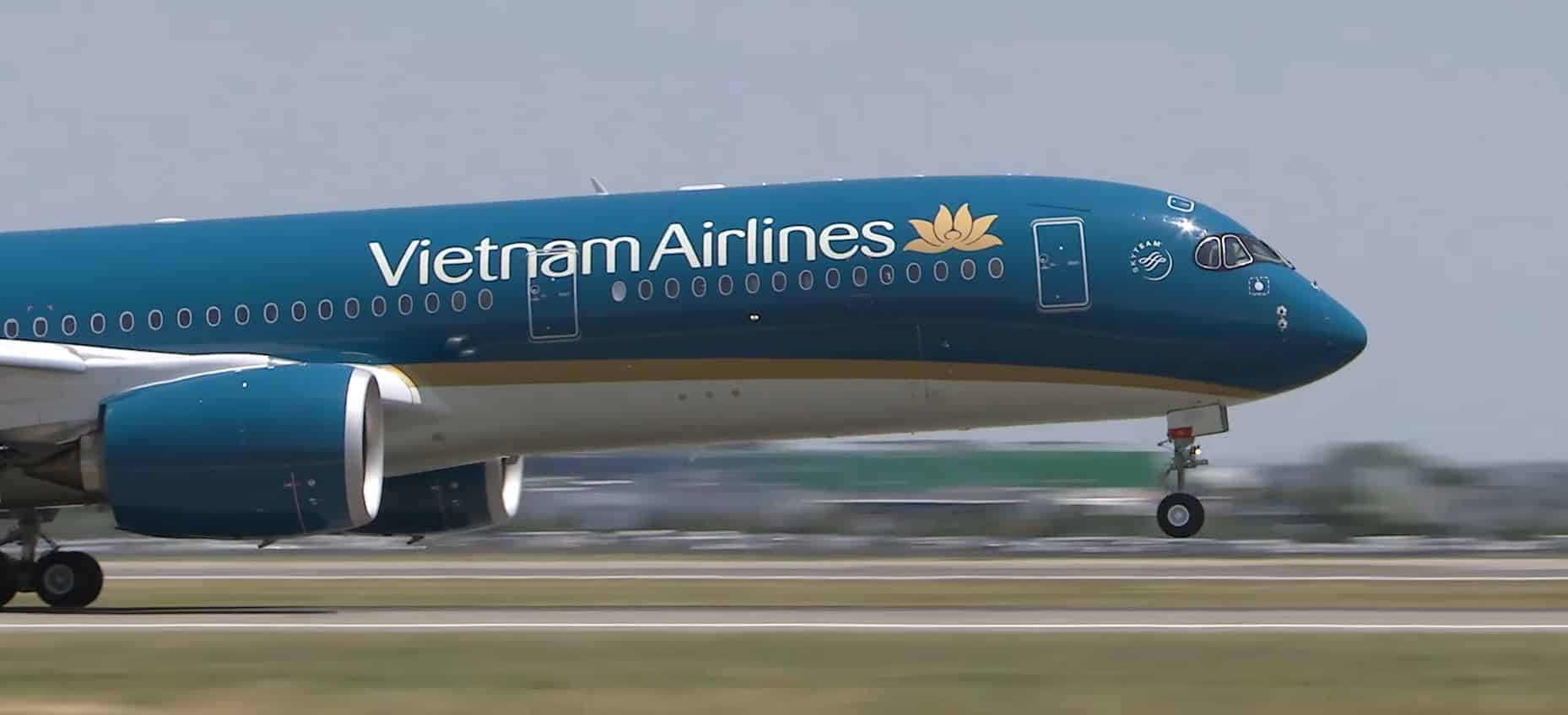 vietnam airlines takeoff